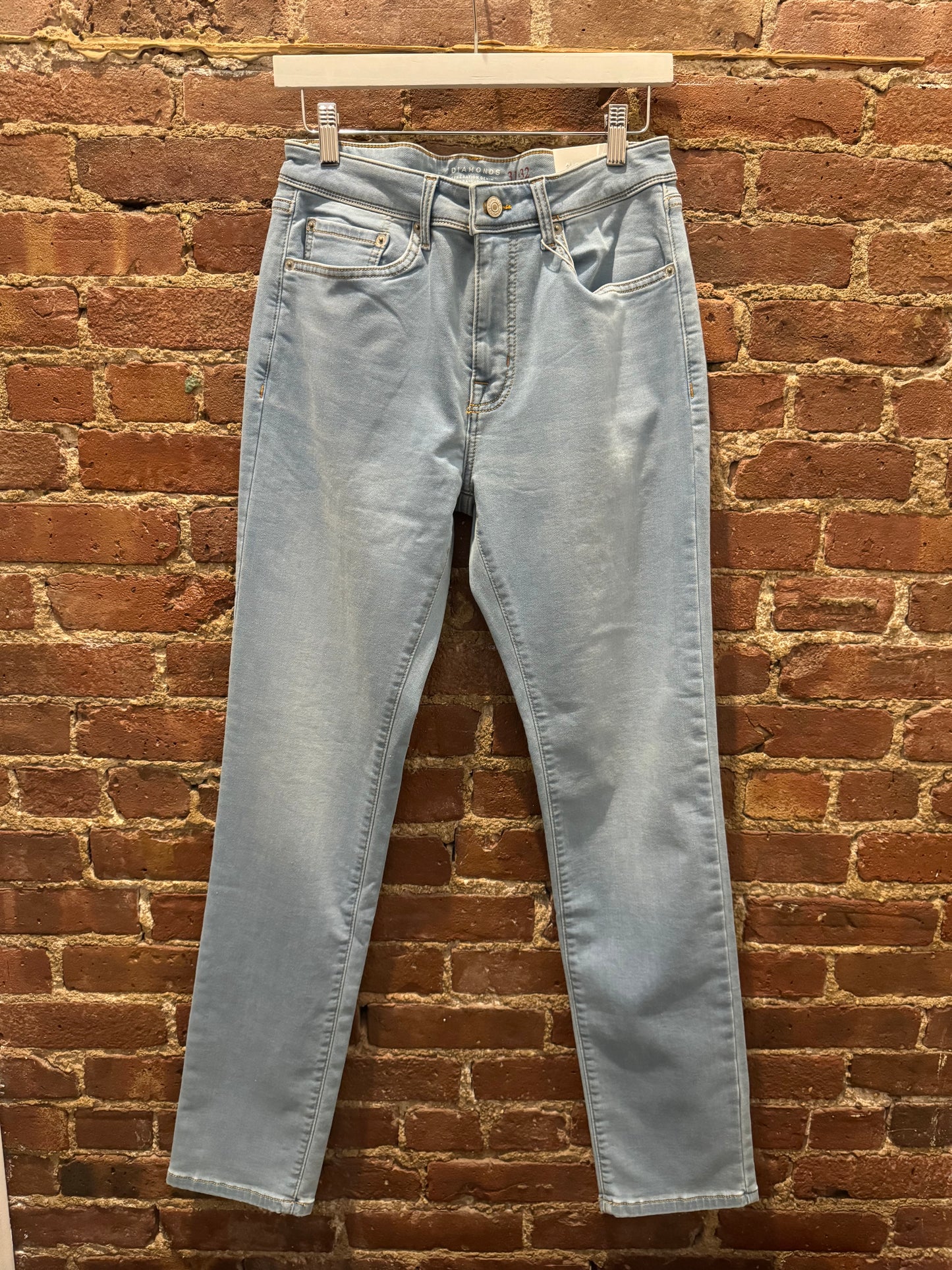 7 Diamonds Men’s Slim Straight Light Wash Jeans