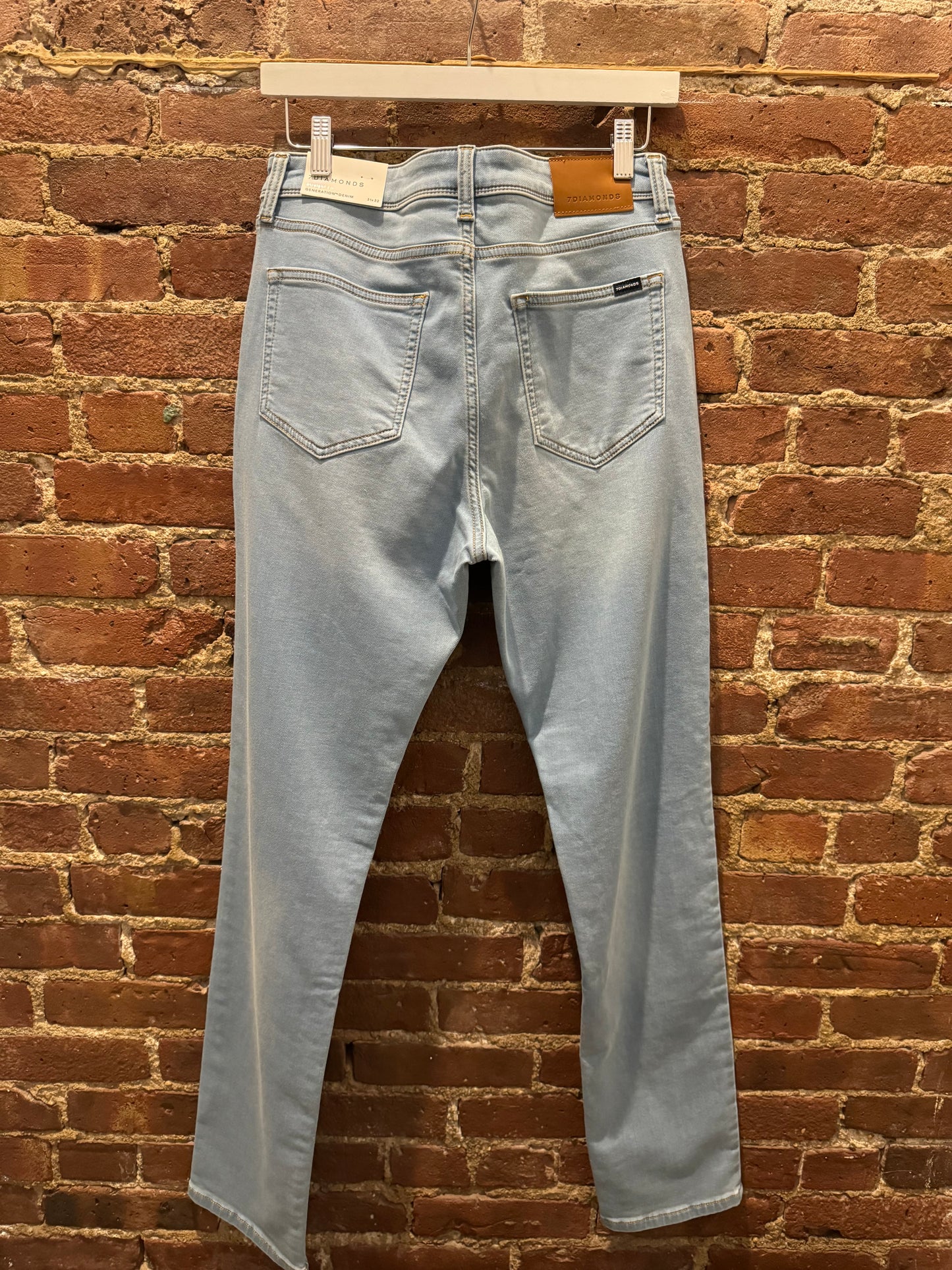 7 Diamonds Men’s Slim Straight Light Wash Jeans